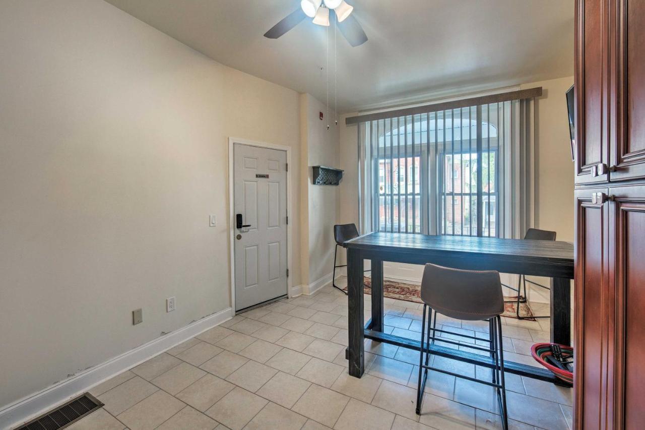 Apartment Walk To Bus And Train Stops! Philadelphia