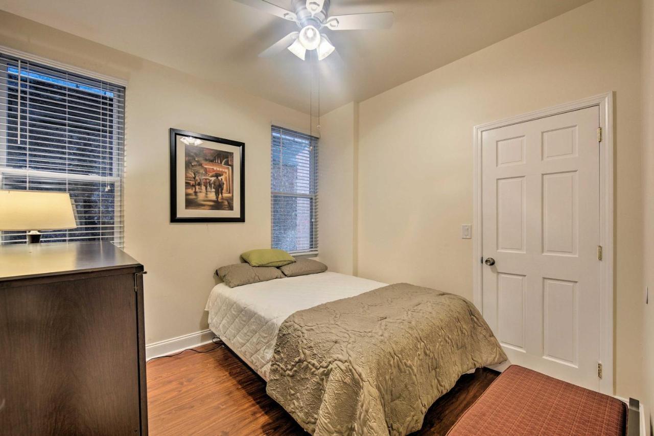 Apartment Walk To Bus And Train Stops! Philadelphia