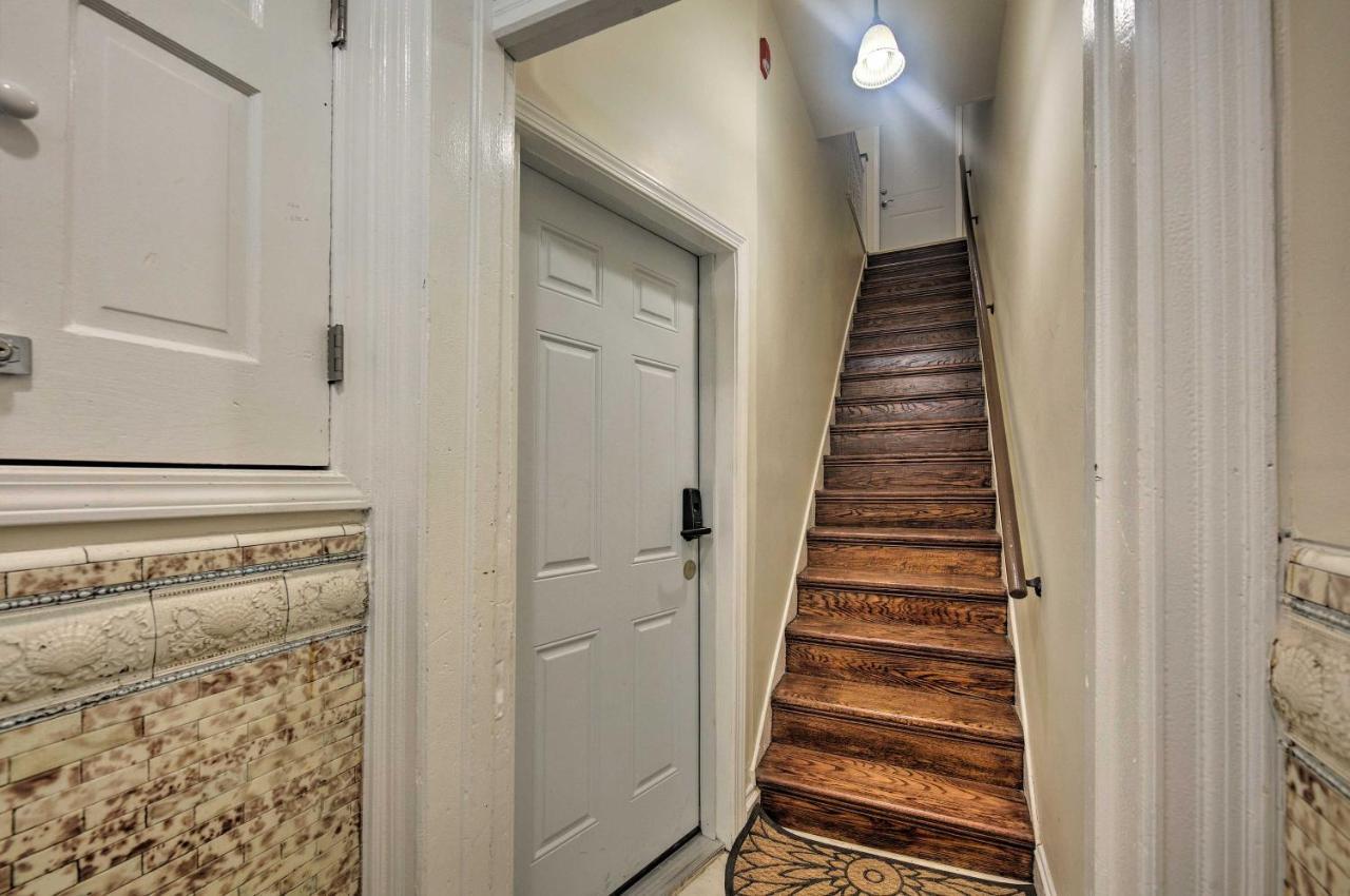Walk To Bus And Train Stops! Apartment Philadelphia